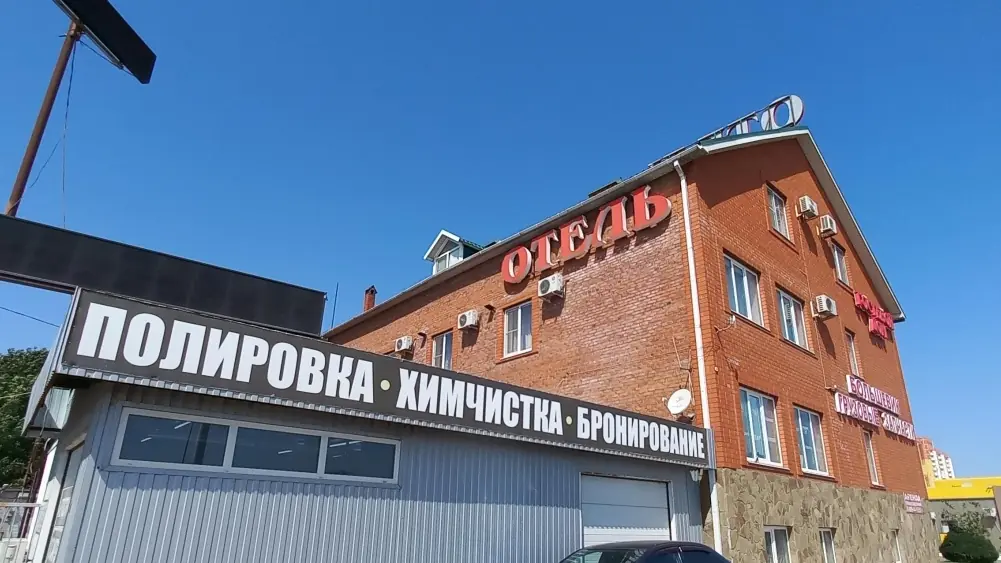 Гостевой дом «Визит» — фасад здания на улице Крупской в Краснодаре